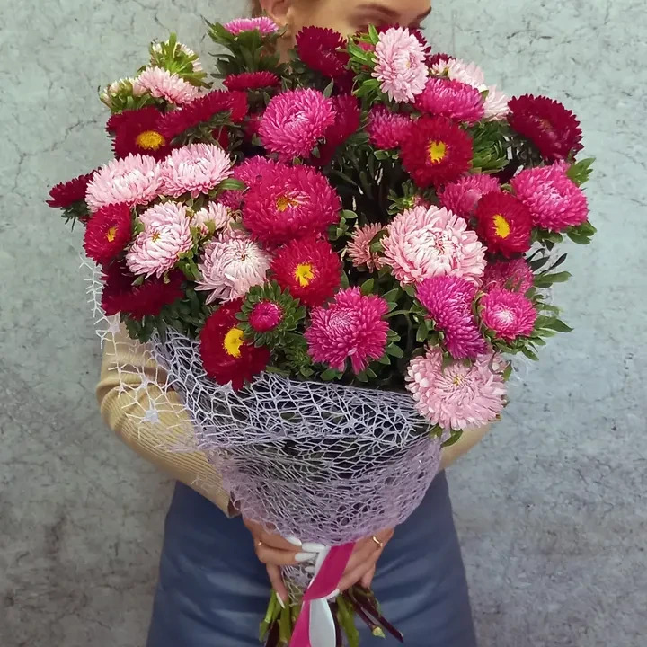 Большой букет из кустовой астры